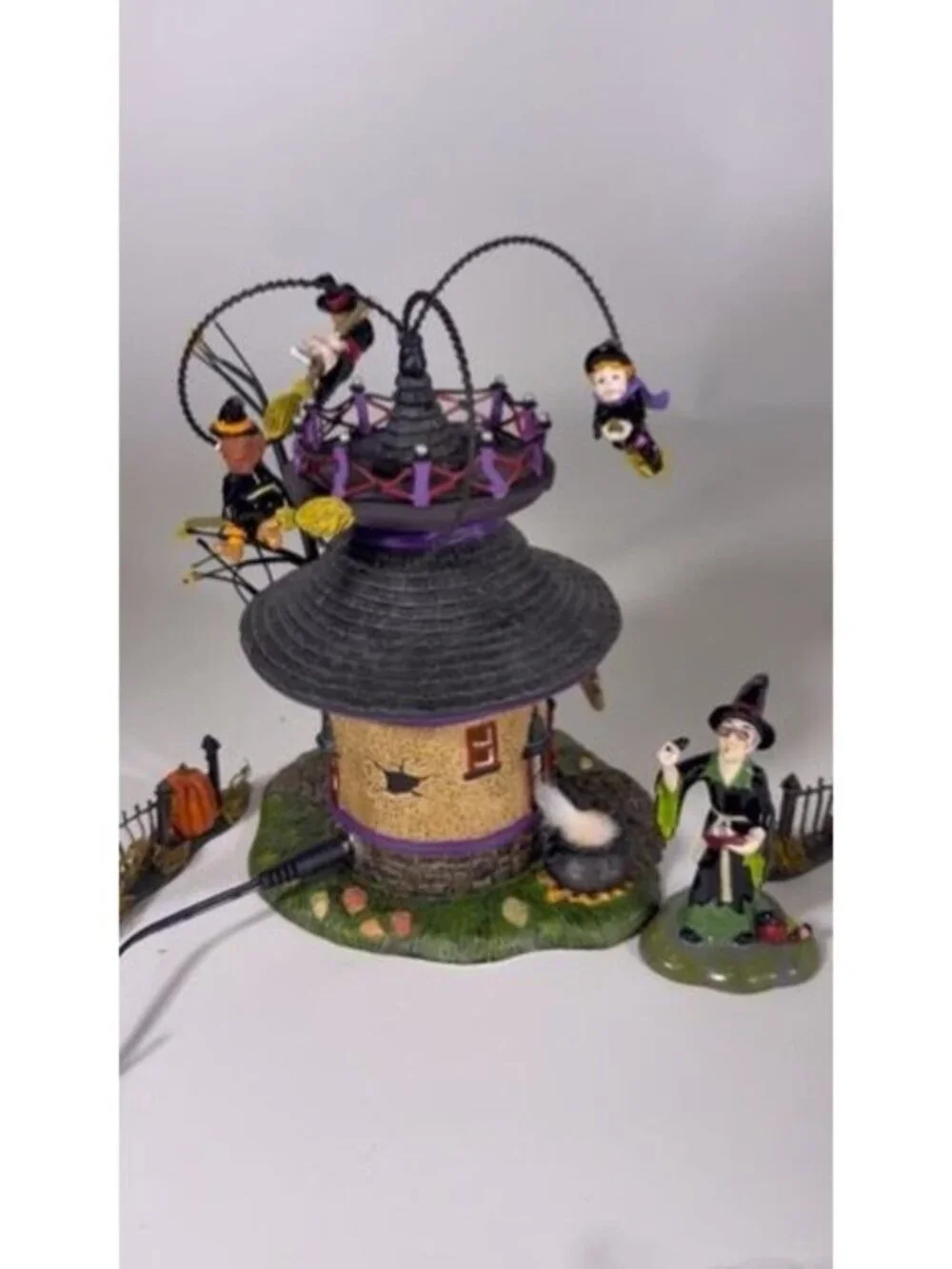 Halloween House Dept 56 Snow Village Witch Way? Flight School  Gift Set Witches